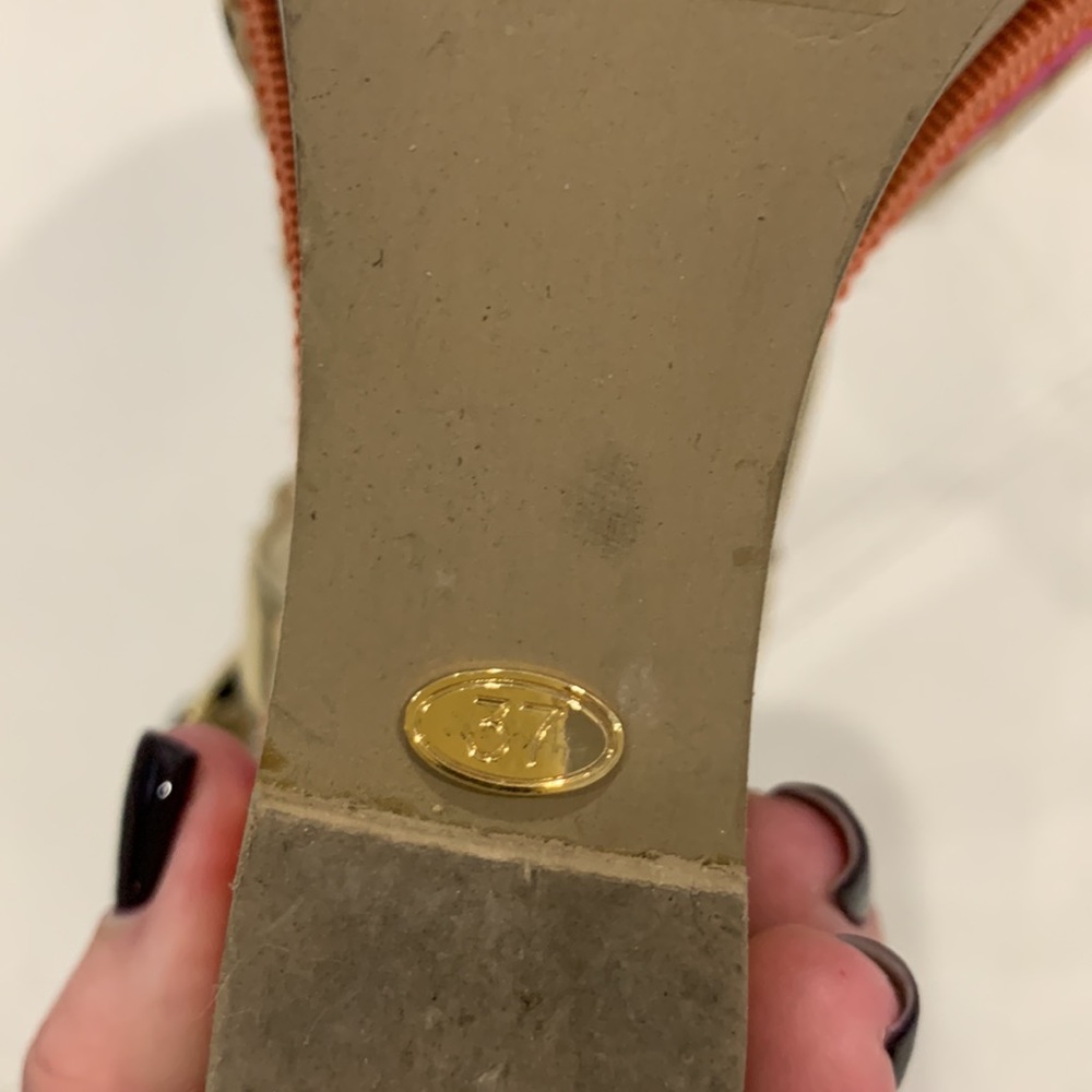 Shoes - Picture 5 of 7